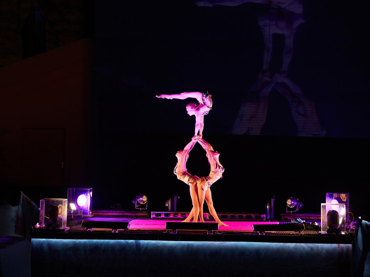 serfaus-fiss-ladis-abendshows-akrobatik-c-www.foto-mueller-.com.jpg